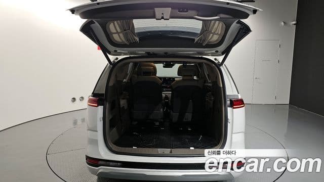 Kia Carnival 2021 — ფოტო 20/20
