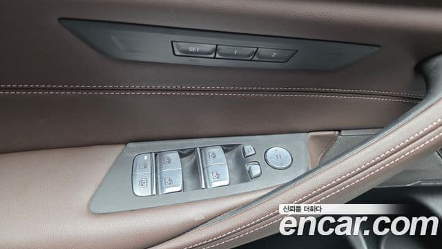 BMW 5 Series 2022 — фото 14 из 20
