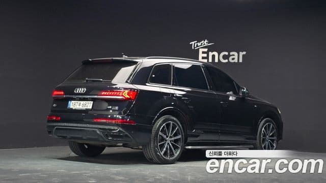 Audi Q7 2021 — Photo 10/20