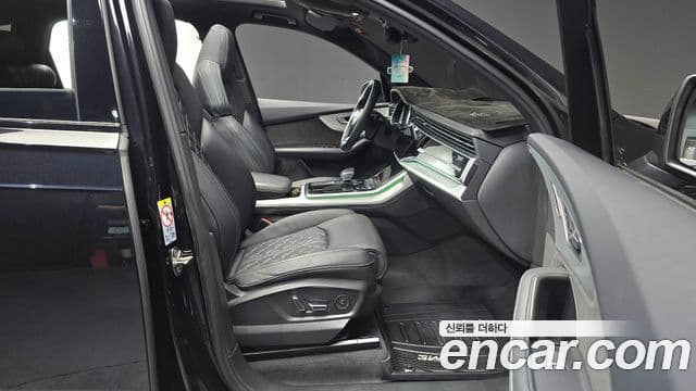 Audi Q7 2021 — Photo 19/20