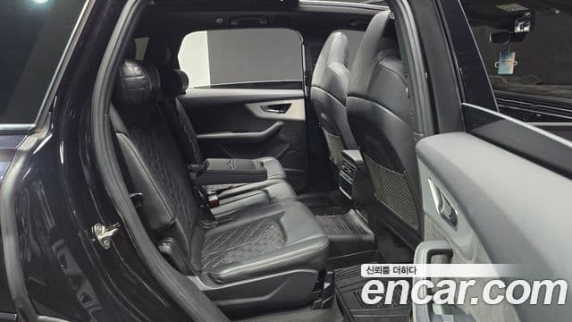 Audi Q7 2021 — Photo 13/20