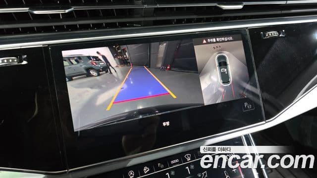 Audi Q7 2021 — Photo 7/20