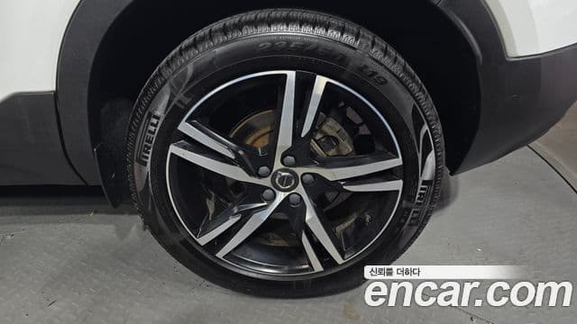 Volvo XC40 2021 — ფოტო 5/20