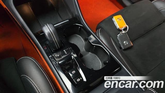 Volvo XC40 2021 — ფოტო 9/20