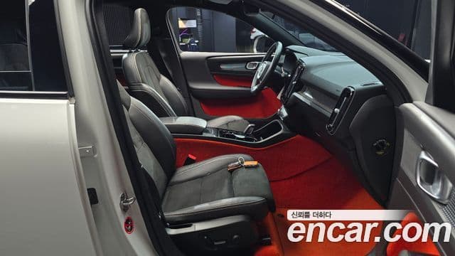 Volvo XC40 2021 — ფოტო 10/20