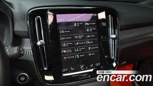 Volvo XC40 2021 — ფოტო 16/20