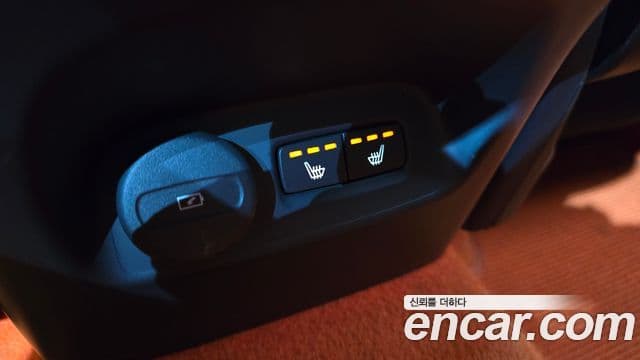 Volvo XC40 2021 — ფოტო 19/20