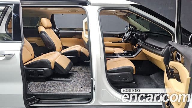 Kia Carnival 2023 — Şəkil 19/20