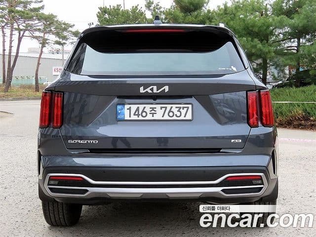 Kia Sorento 2023 — ფოტო 3/20
