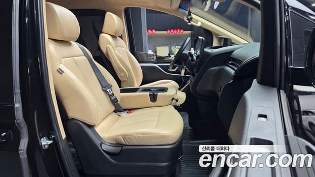 Hyundai Staria 2022 — ფოტო 11/20