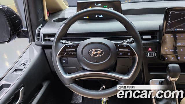 Hyundai Staria 2022 — ფოტო 14/20