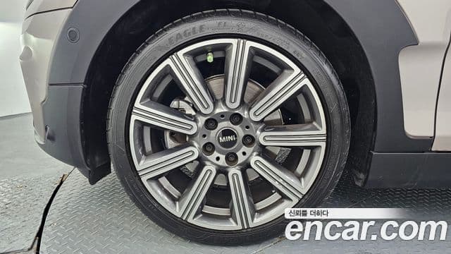 Mini Cooper S Clubman 2022 — ფოტო 5/20