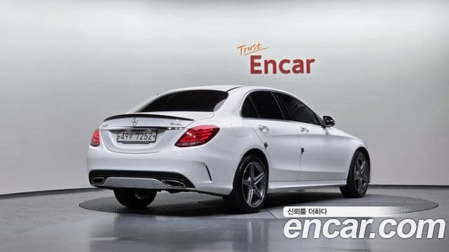 Mercedes-Benz C-Class 2018 — ფოტო 2/20