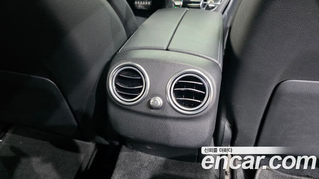 Mercedes-Benz C-Class 2018 — ფოტო 19/20