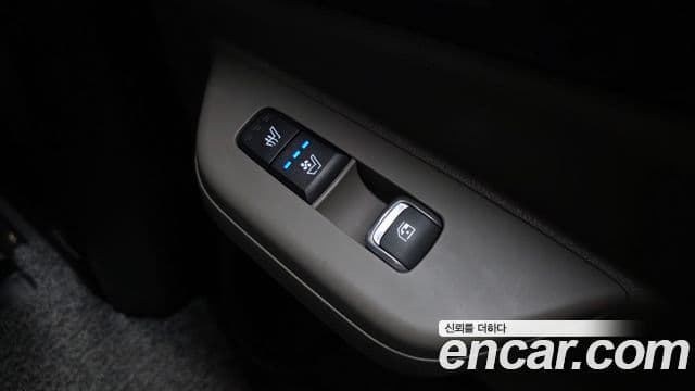 Kia Carnival 2024 — ფოტო 18/20