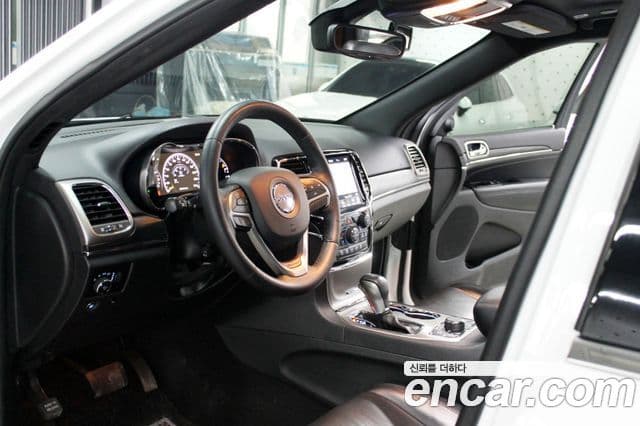 Jeep Grand Cherokee 2019 — Фото 6/20