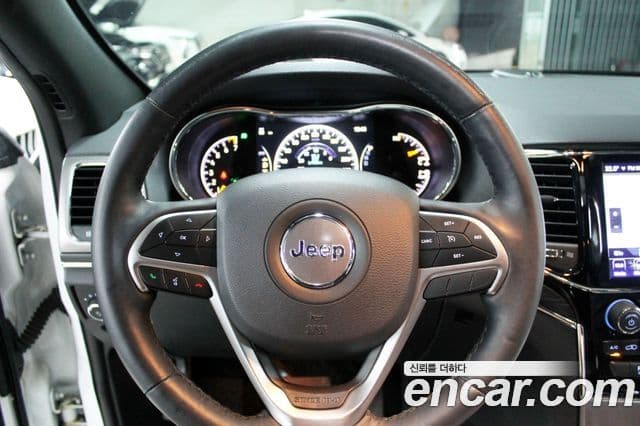 Jeep Grand Cherokee 2019 — Фото 12/20