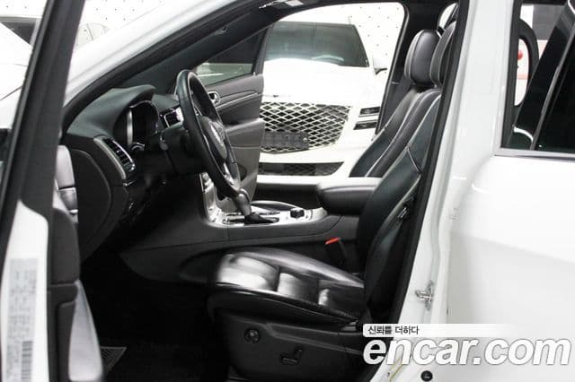 Jeep Grand Cherokee 2019 — Фото 13/20