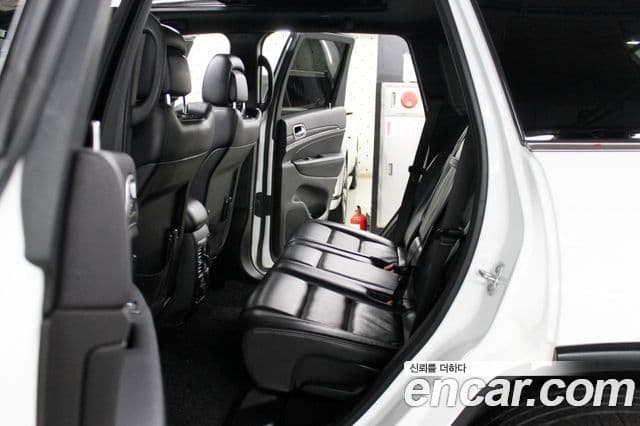 Jeep Grand Cherokee 2019 — Фото 14/20