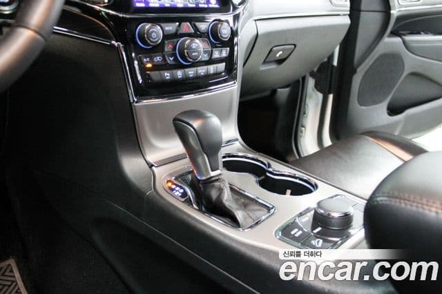 Jeep Grand Cherokee 2019 — Фото 16/20
