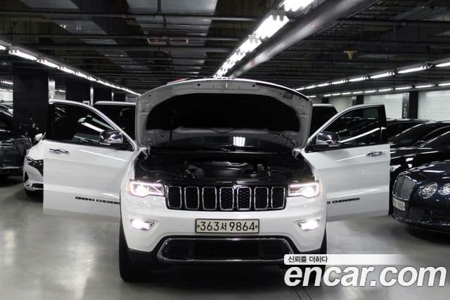 Jeep Grand Cherokee 2019 — Фото 19/20