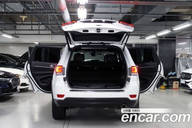 Jeep Grand Cherokee 2019 — Фото 20/20