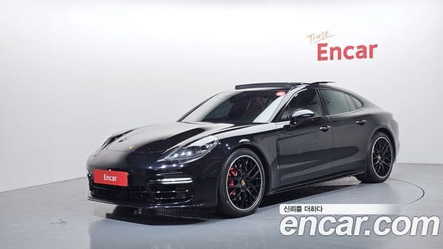 Porsche Panamera 2020 — Фото 1/20