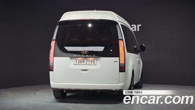 Hyundai Staria 2023 — ფოტო 4/20