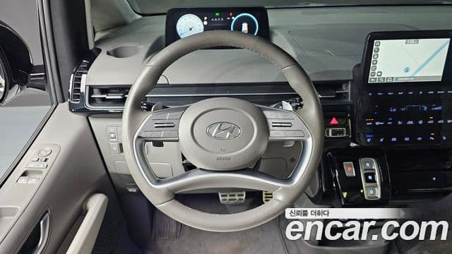 Hyundai Staria 2023 — Photo 28/32