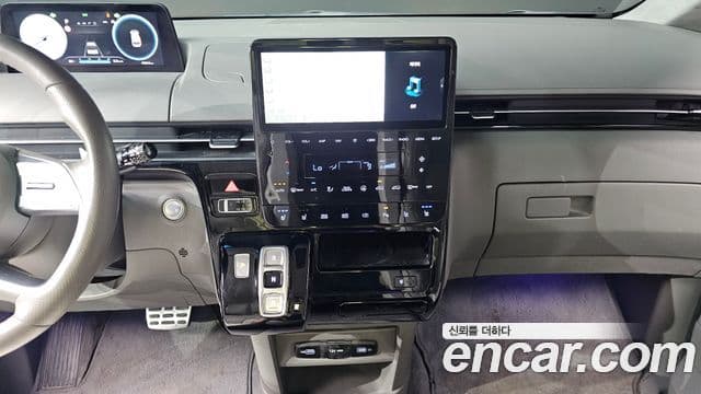 Hyundai Staria 2023 — ფოტო 13/20