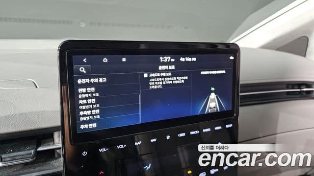 Hyundai Staria 2023 — ფოტო 15/20