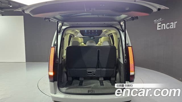 Hyundai Staria 2023 — ფოტო 20/20