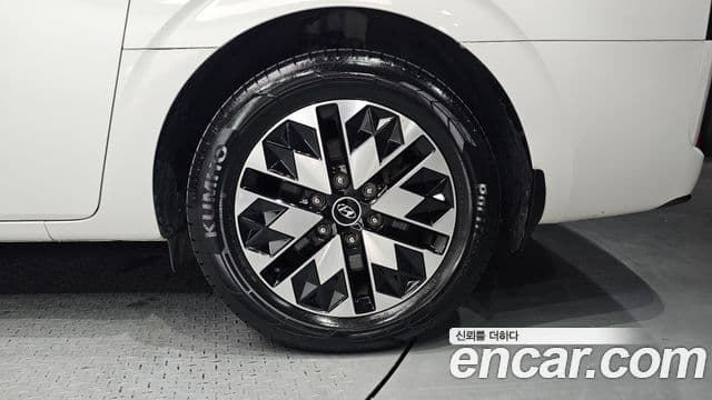 Hyundai Staria 2023 — Photo 10/32