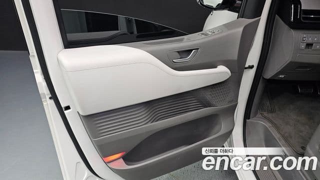 Hyundai Staria 2023 — Photo 22/32