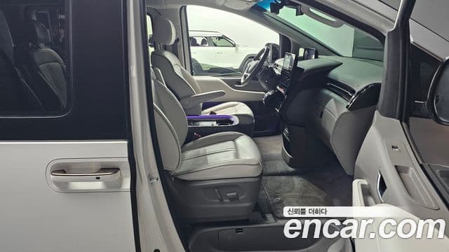 Hyundai Staria 2023 — Photo 23/32