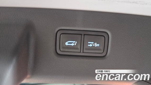 Hyundai Staria 2023 — Photo 4/32