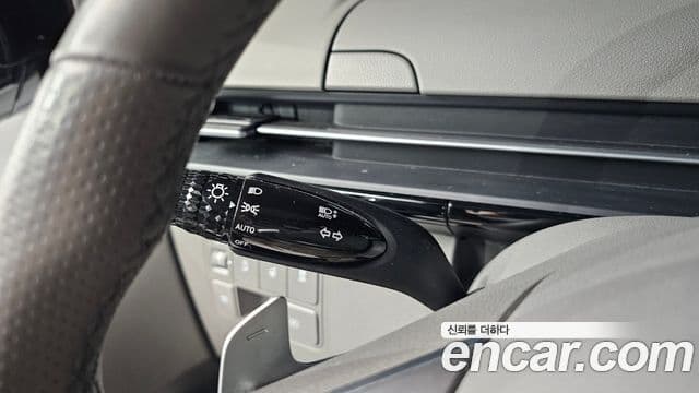Hyundai Staria 2023 — Photo 8/32