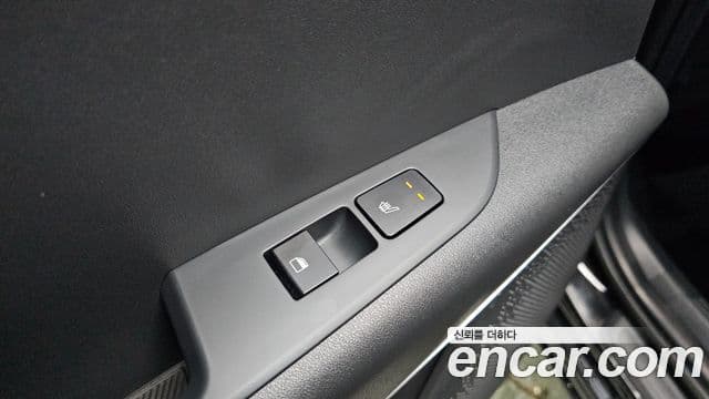 Kia Niro 2022 — ფოტო 18/20