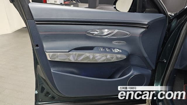 Genesis GV70 2021 — Photo 17/34
