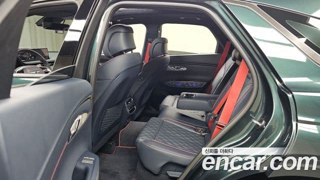 Genesis GV70 2021 — Photo 33/34