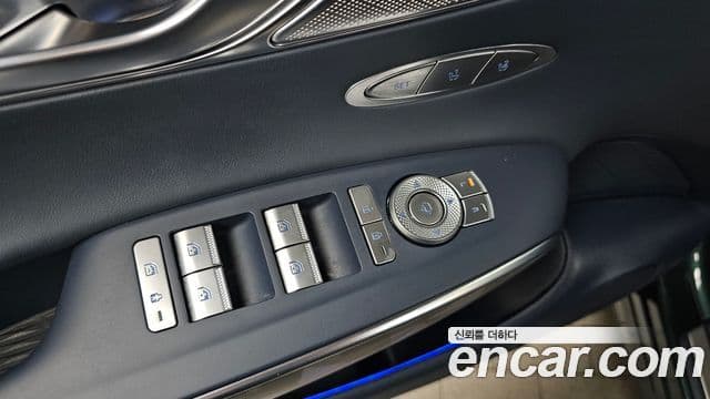 Genesis GV70 2021 — Photo 18/34