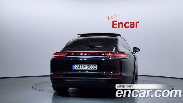 Porsche Panamera 2018 — Photo 6/20