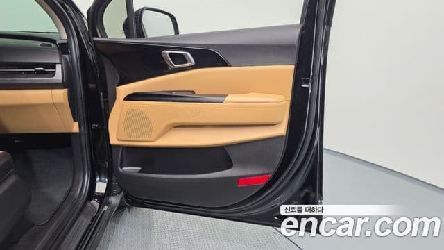 Kia Carnival 2022 — Şəkil 31/33