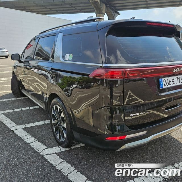 Kia Carnival 2023 — ფოტო 1/20