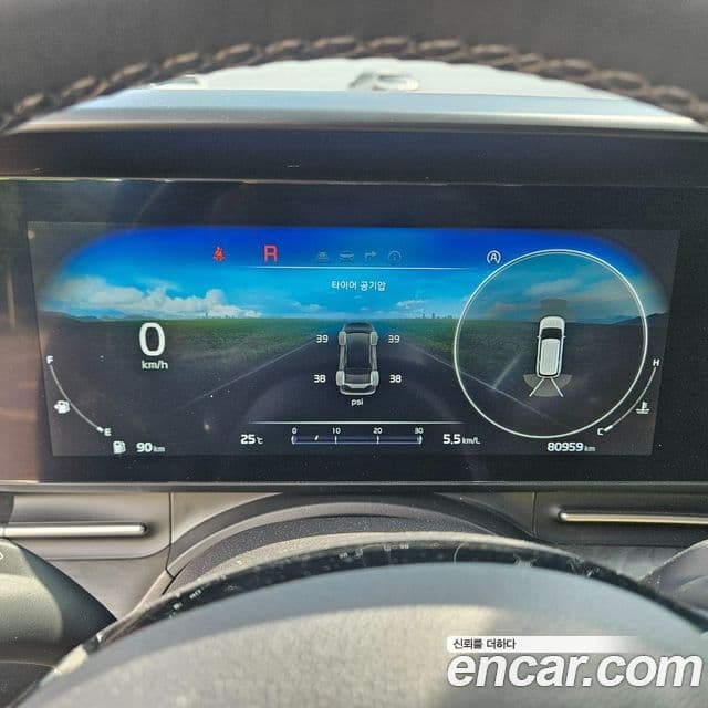 Kia Carnival 2023 — ფოტო 6/20