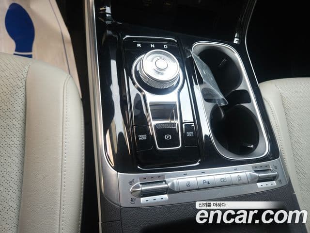 Kia Carnival 2023 — ფოტო 7/20
