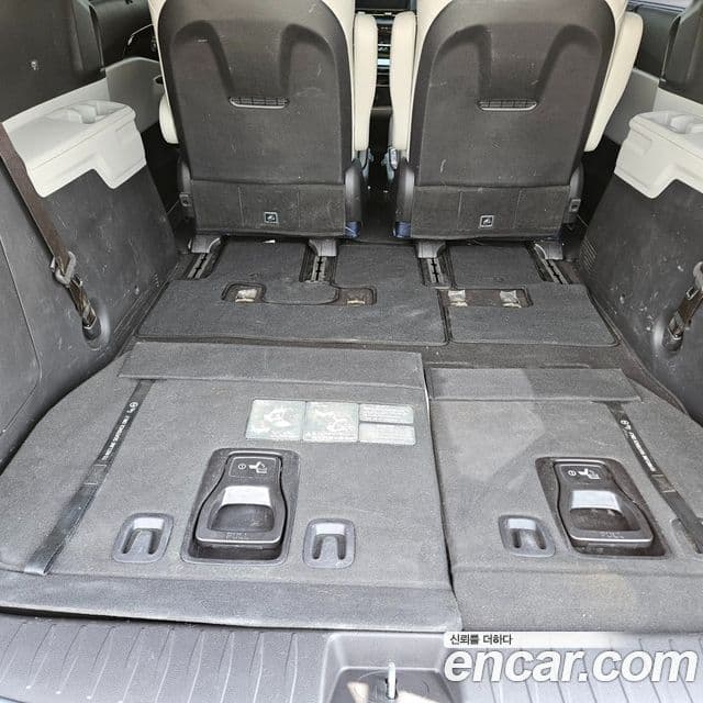 Kia Carnival 2023 — ფოტო 8/20
