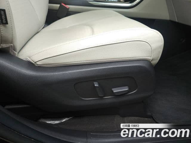 Kia Carnival 2023 — ფოტო 11/20
