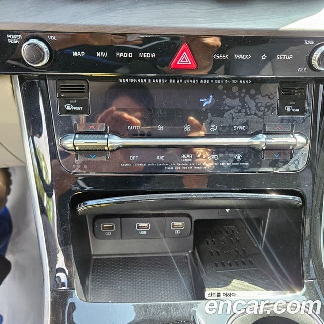 Kia Carnival 2023 — ფოტო 13/20