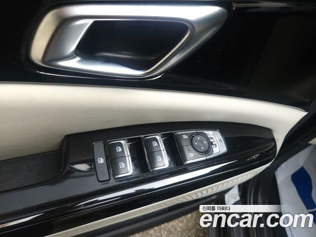 Kia Carnival 2023 — ფოტო 15/20